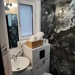 Гостьовий будинок Casa With Free Parking 3*