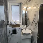 Casa With Free Parking Гостьовий будинок 3*