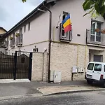Casa With Free Parking 3*