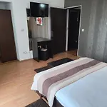 Casa With Free Parking Гостьовий будинок 3*