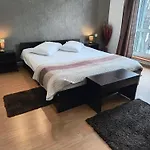 Гостьовий будинок Casa With Free Parking 3*