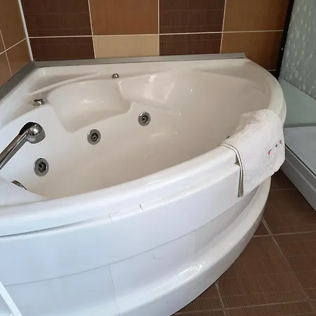 בית הארחה Casa With Free Parking 3*