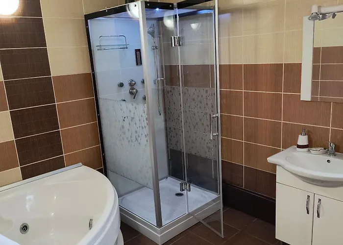 Casa Mais Brasov Guesthouse With Free Parking Гостьовий будинок 3*