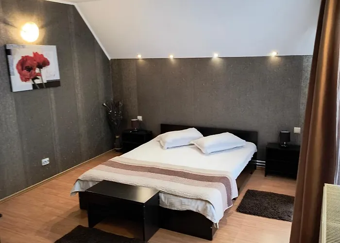 Casa Mais Brasov Guesthouse With Free Parking Гостьовий будинок 3*