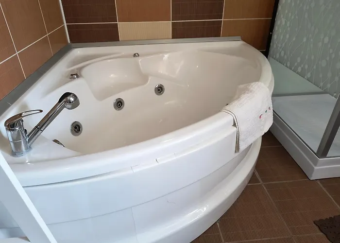 בית הארחה Casa With Free Parking 3*