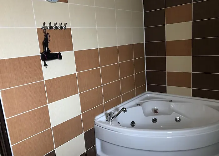 Casa Mais Brasov Guesthouse With Free Parking Гостьовий будинок 3*