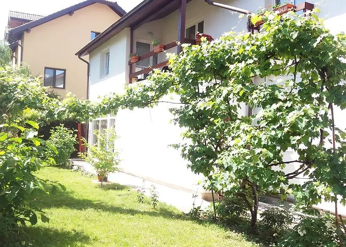 Casa Mais Brasov Guesthouse With Free Parking Брашов