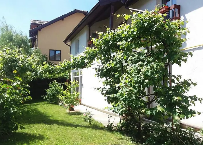 Casa Mais Brasov Guesthouse With Free Parking 3*
